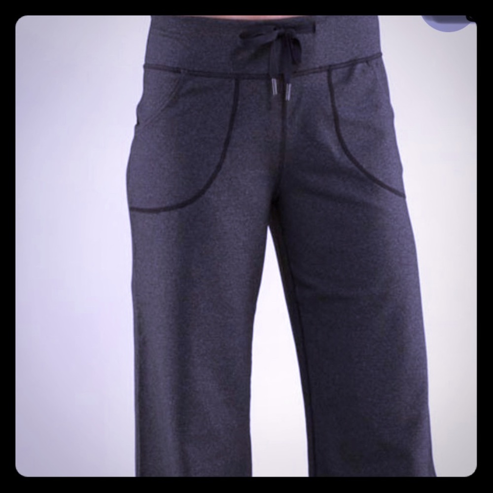 Lululemon “Still” Pant. Size 6.